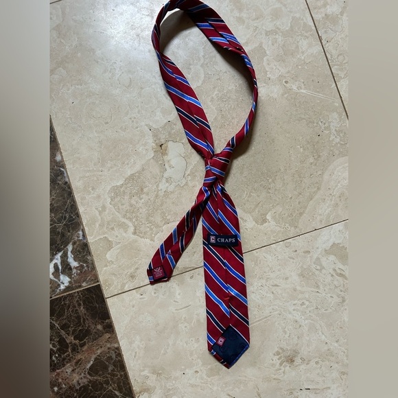 Chaps Tie Red with blue stripes 🥞 - Picture 2 of 4